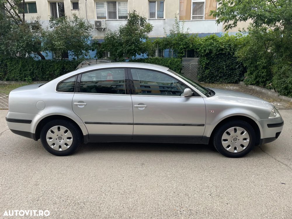 Volkswagen Passat 1.9 TDI Highline - 12