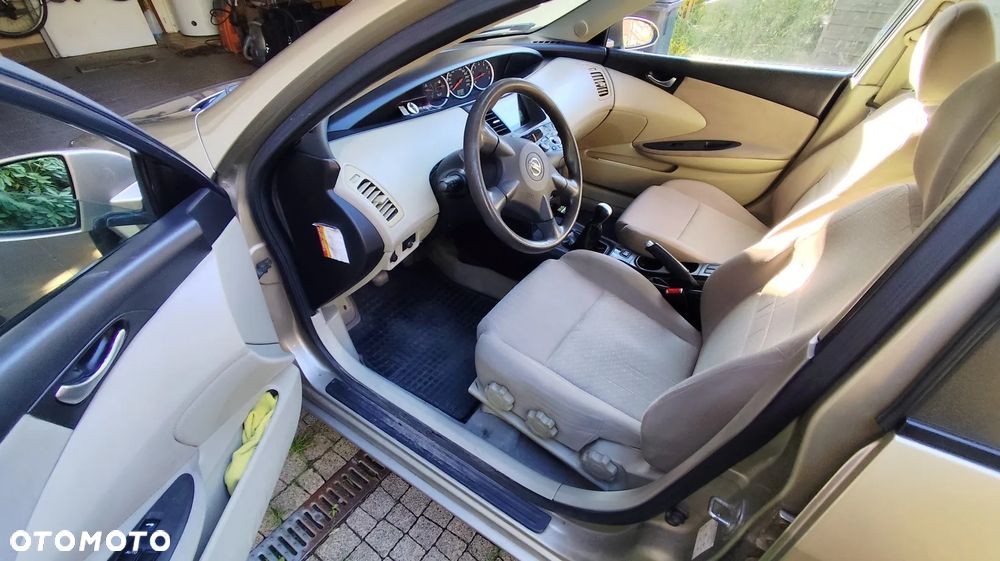 Nissan Primera 1.8 Visia - 10