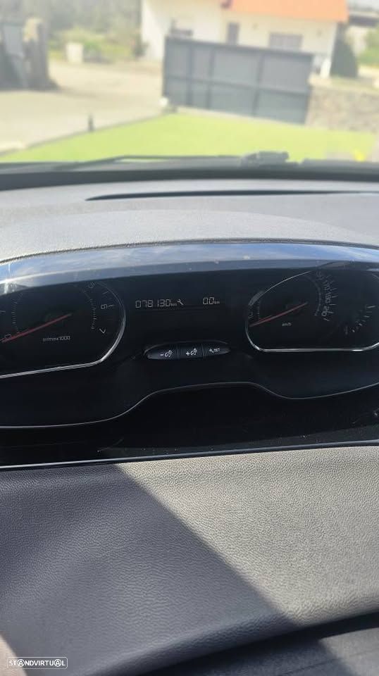 Peugeot 208 1.2 VTi Allure - 10