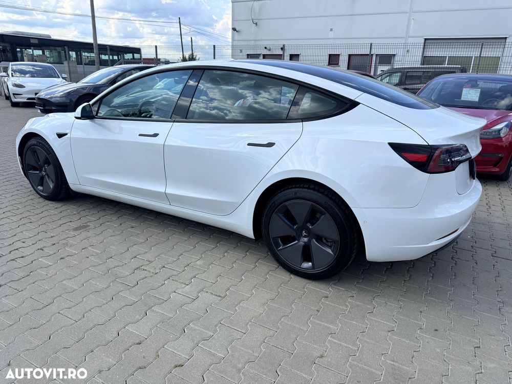 Tesla Model 3 - 6