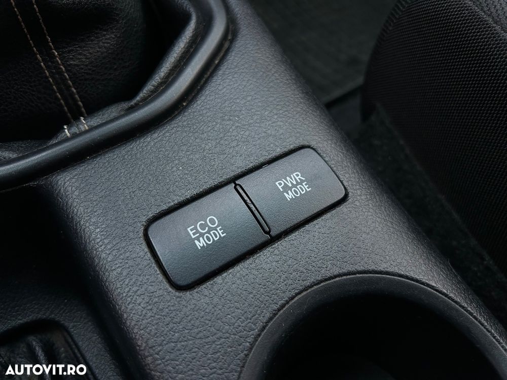 Toyota Hilux 2.4D 150CP 4x4 Double Cab 6MT Style - 26