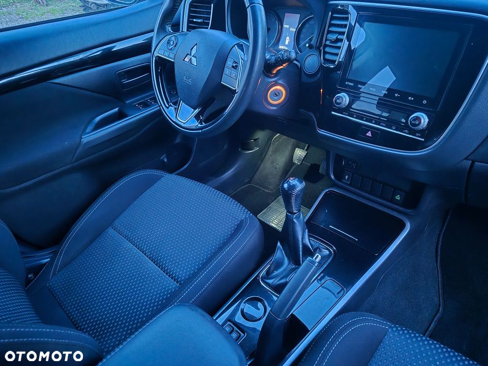Mitsubishi Outlander - 13