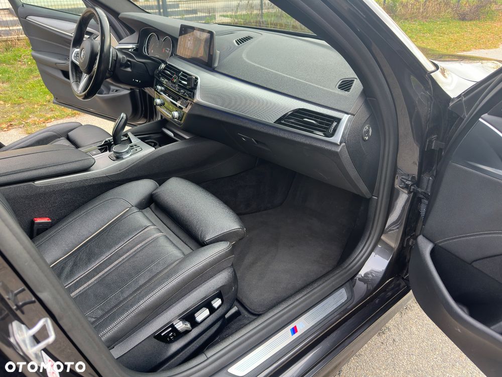 BMW Seria 5 530d xDrive - 12