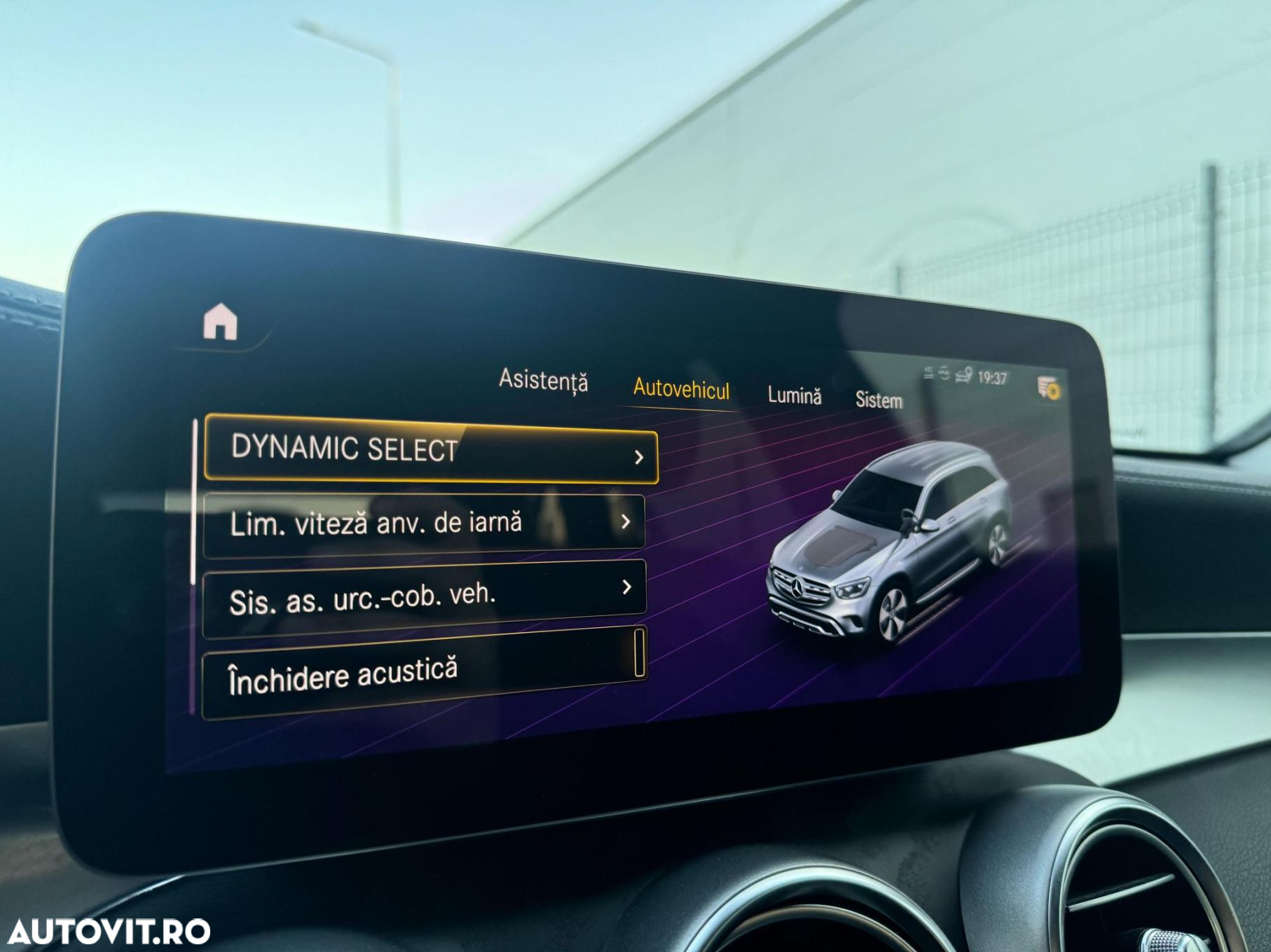 Mercedes-Benz GLC 300 e 4Matic 9G-TRONIC - 25