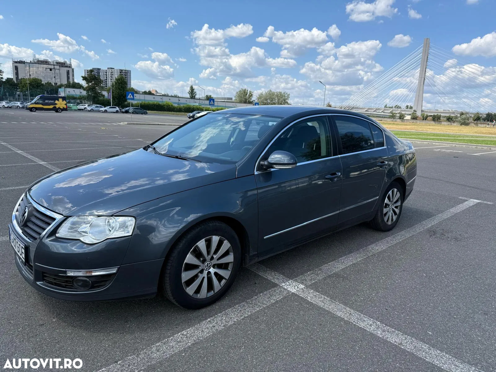 Volkswagen Passat 2.0 TDI DPF BlueMotion Technology Comfortline - 13