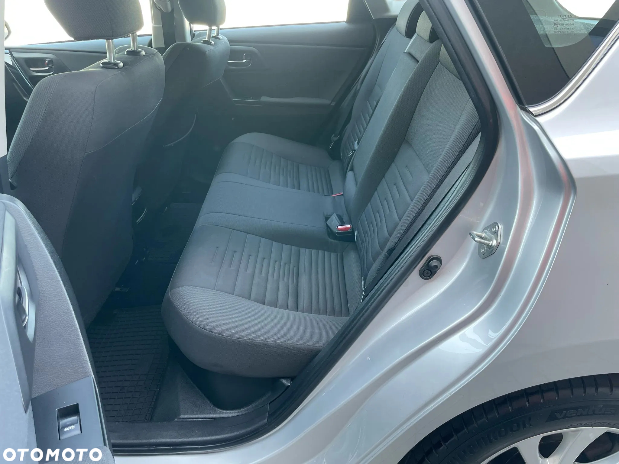 Toyota Auris Hybrid 135 Premium - 24