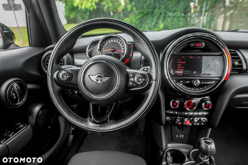 MINI Cooper Essential Trim - 8