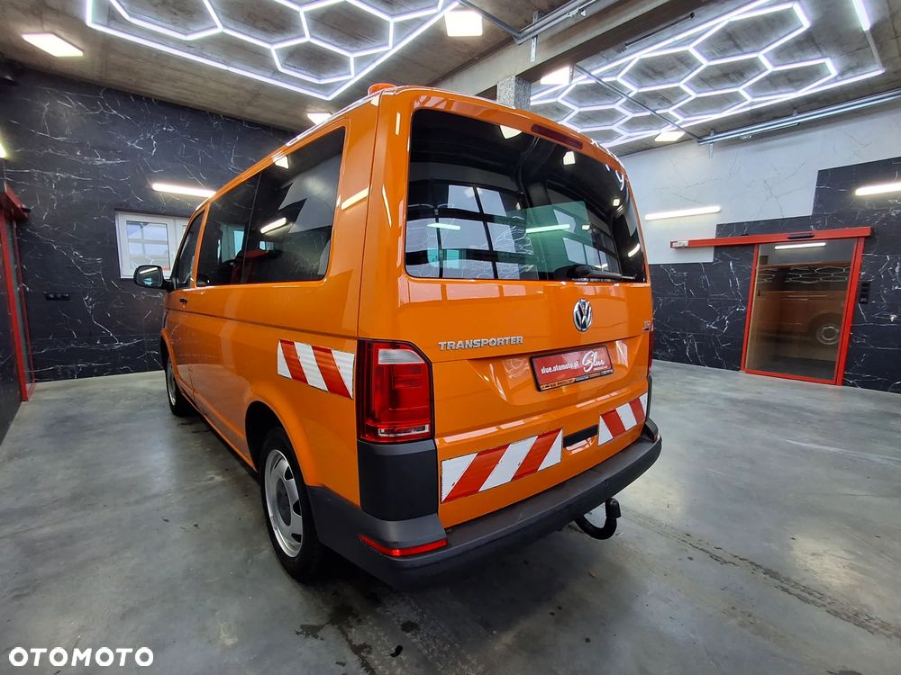 Volkswagen T6 Tansporter 4 MOTION Napęd 4x4 Webasto Klimatyzacja Grzane Fotele Hak Najmocniejsza Wersja 204 KM Pomarańczowy Służba Drogowa 9 Miejsc W Dowodzie - 10