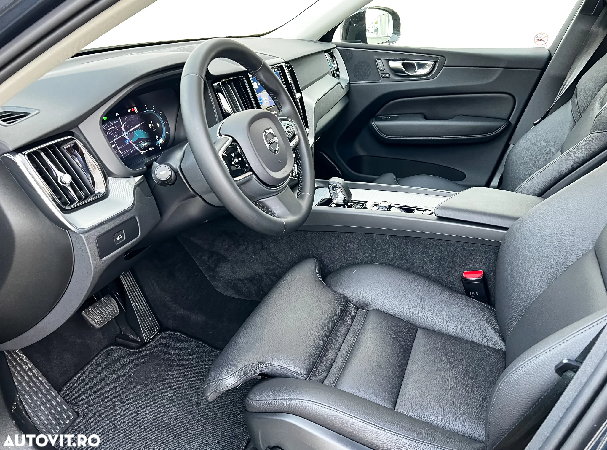 Volvo XC 60 B4 MHEV AT AWD Plus Dark - 17