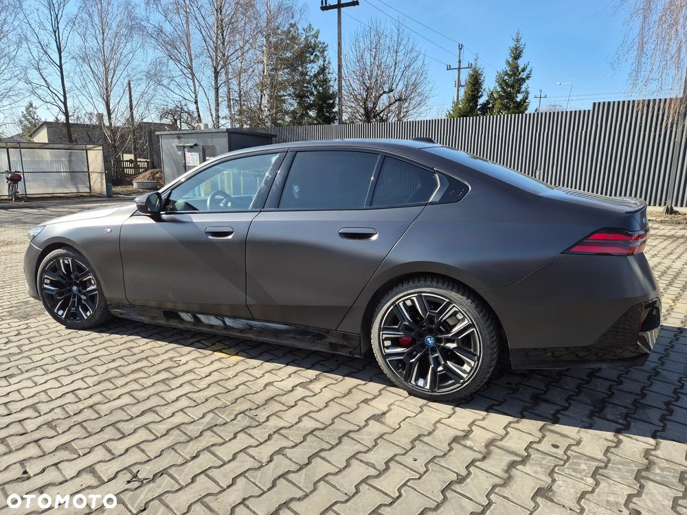 BMW i5 - 4