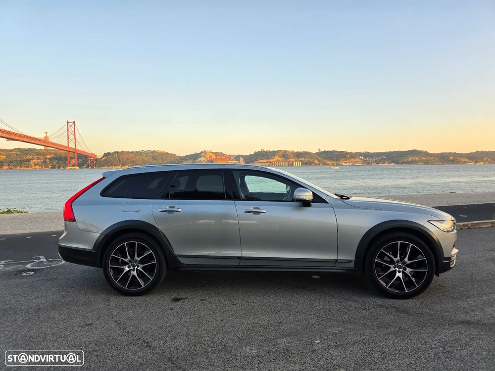 Volvo V90 Cross Country 2.0 D4 Plus AWD Geartronic - 3