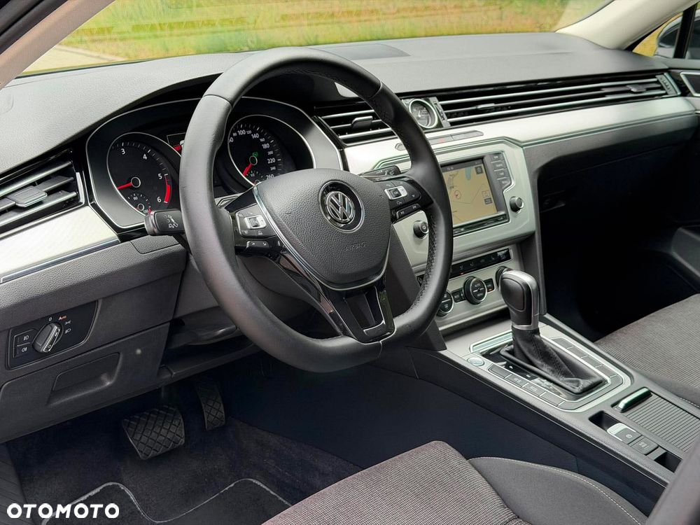 Volkswagen Passat Variant 2.0 TDI SCR DSG Highline - 22