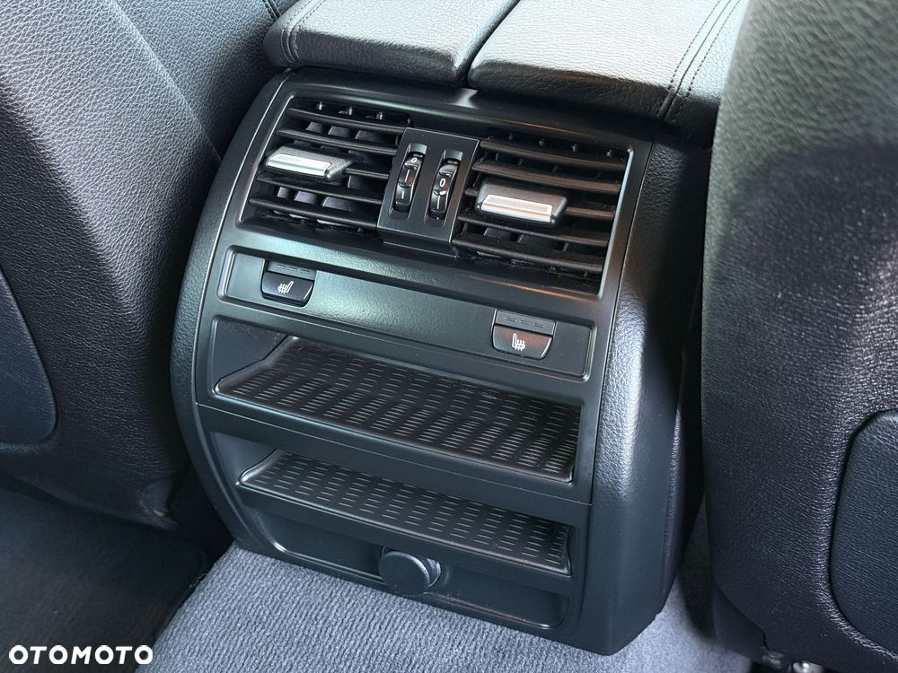 BMW Seria 5 520d xDrive - 28