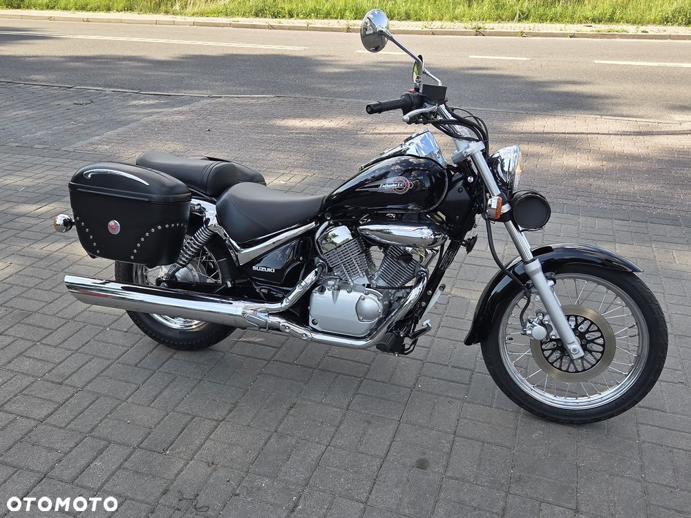 Suzuki Intruder - 18