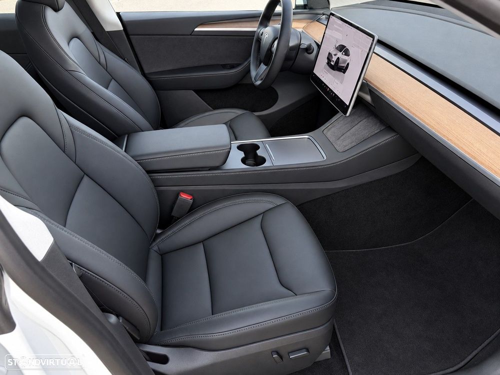 Tesla Model Y Long Range Dual Motor AWD - 14