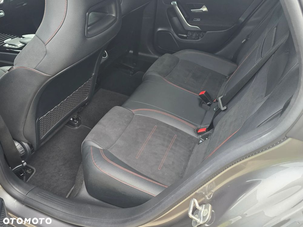 Mercedes-Benz CLA 200 AMG Line 7G-DCT - 12