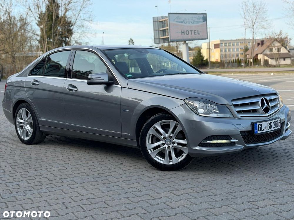 Mercedes-Benz Klasa C 180 CGI BlueEFFICIENCY Avantgarde - 11