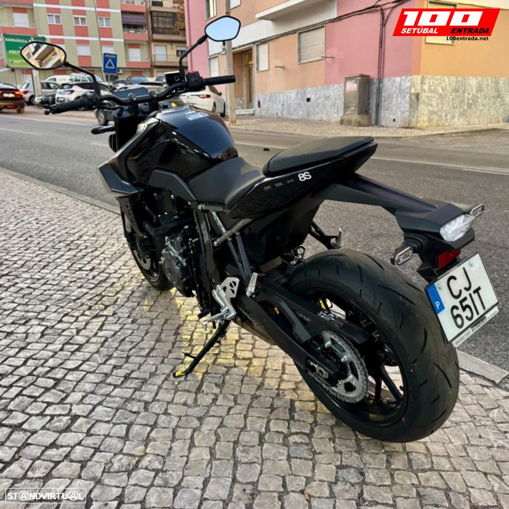 Suzuki GSX 800 S - 24