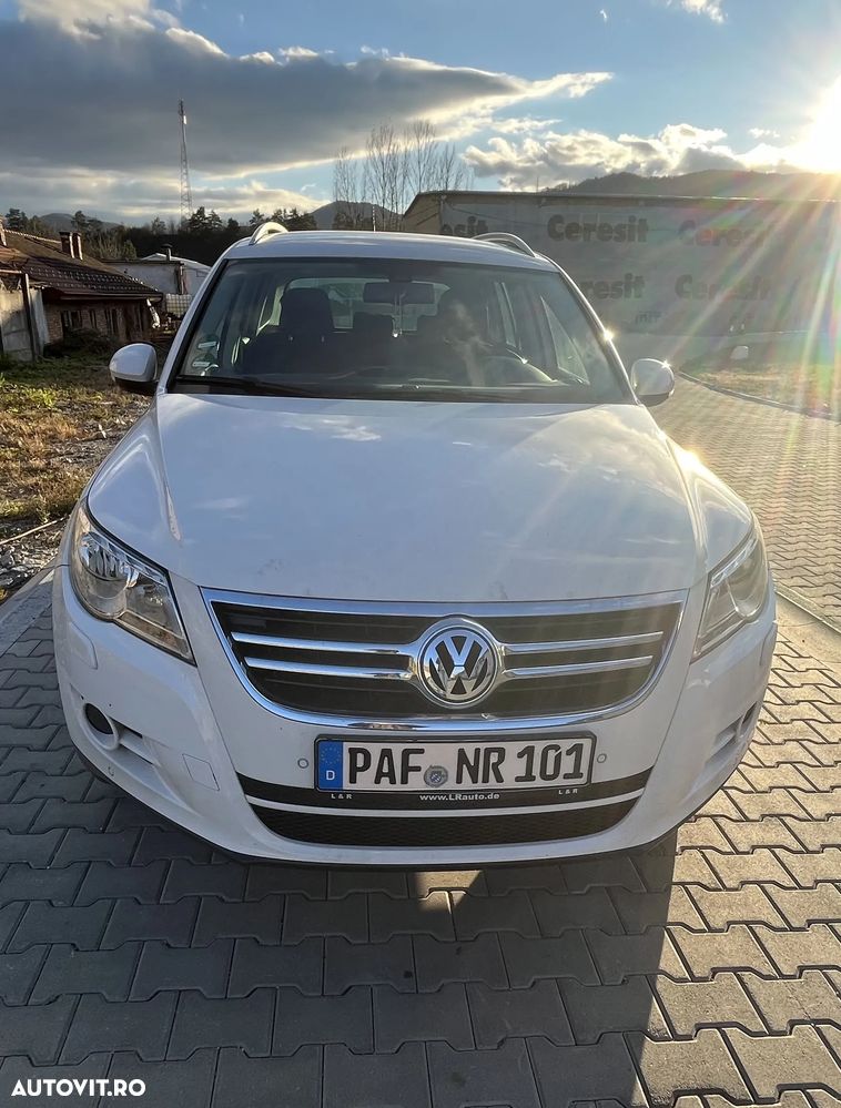 Volkswagen Tiguan - 1