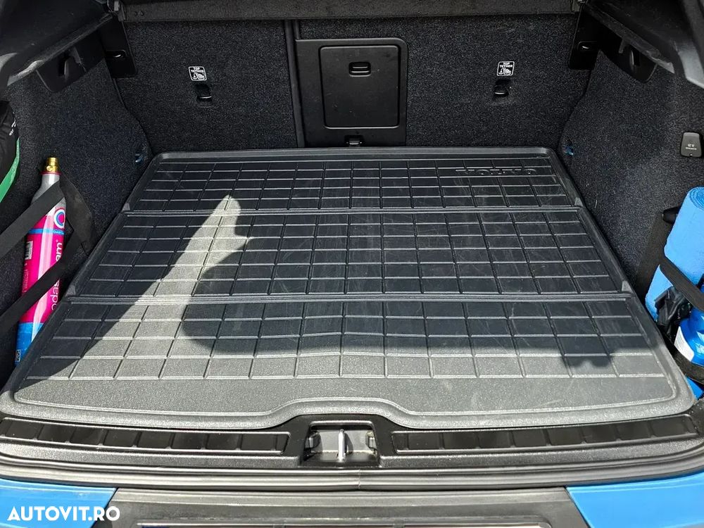 Volvo XC 40 B4 B AWD DKG Plus Dark - 22