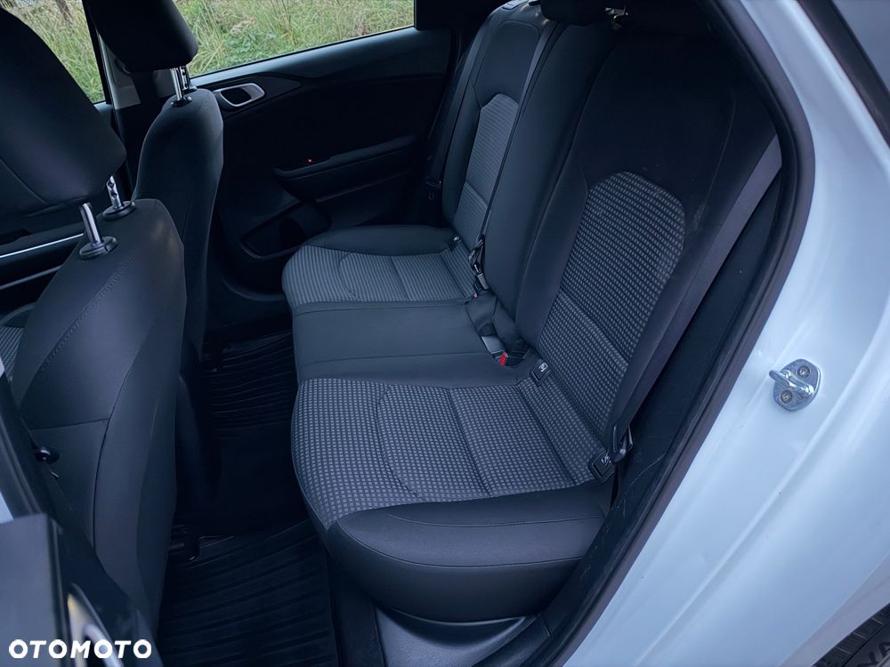 Kia Ceed 1.6 CRDi SCR M - 23