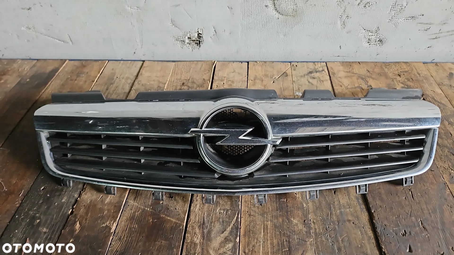 OPEL ZAFIRA B ZNACZEK ATRAPA GRILL 13157590 - 1