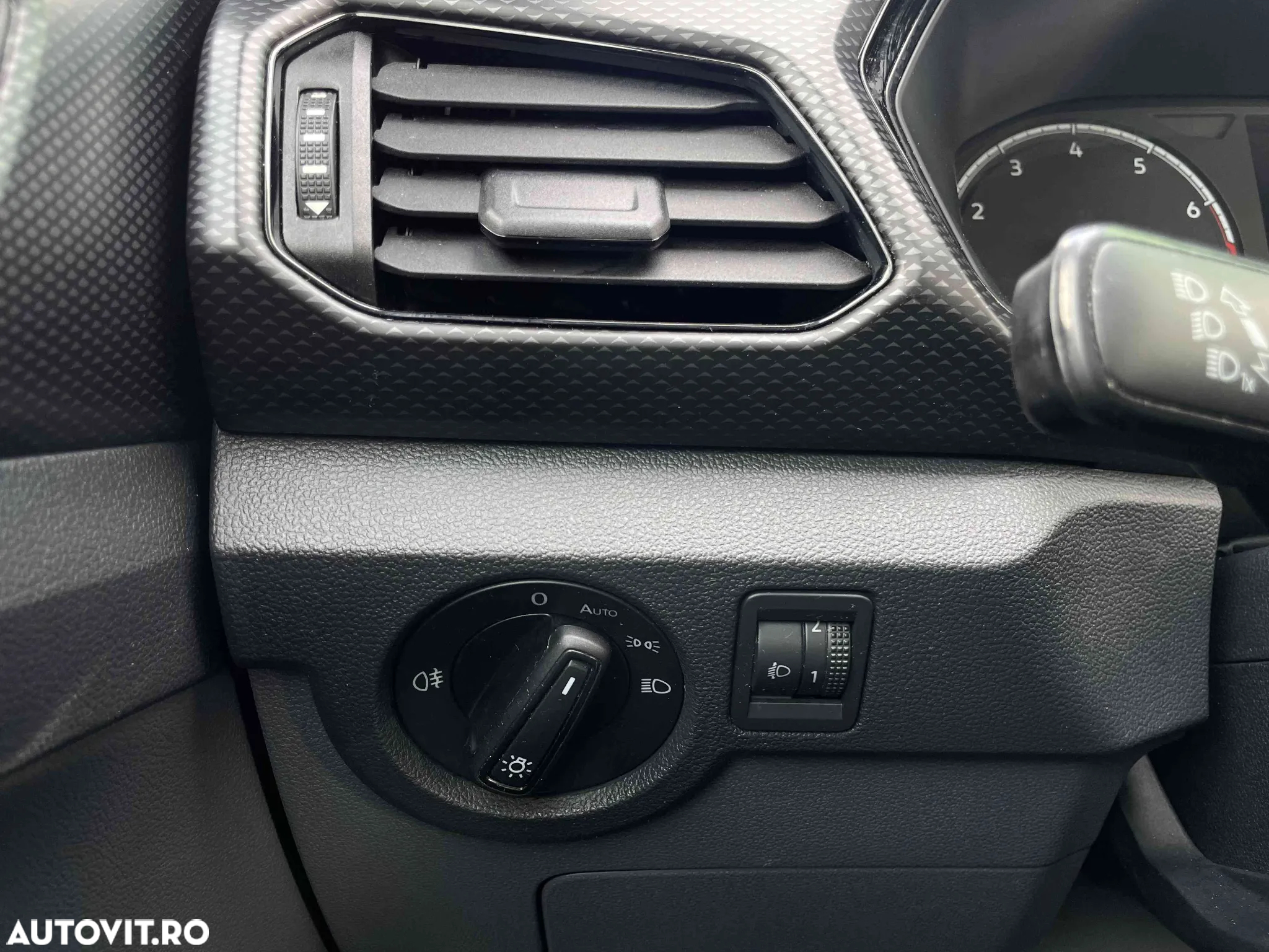 Volkswagen T-Cross - 10