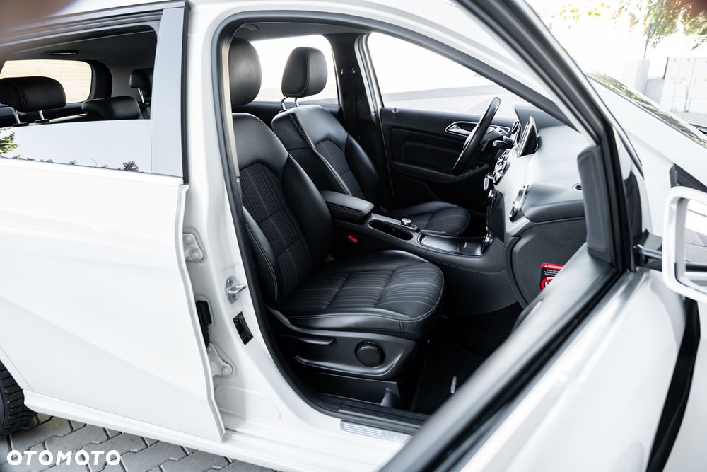 Mercedes-Benz Klasa B 180 7G-DCT - 24