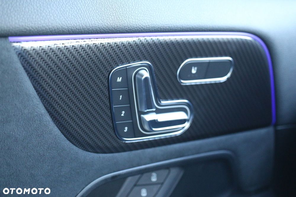 Mercedes-Benz GLA - 23