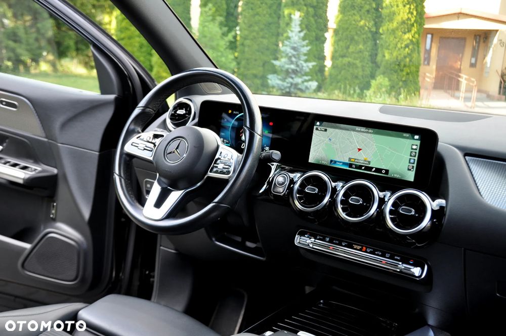 Mercedes-Benz GLA - 25