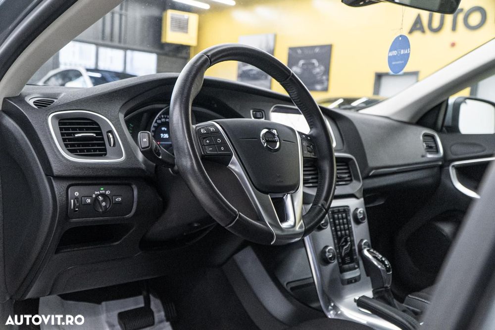 Volvo V40 D3 Geartronic Momentum - 6