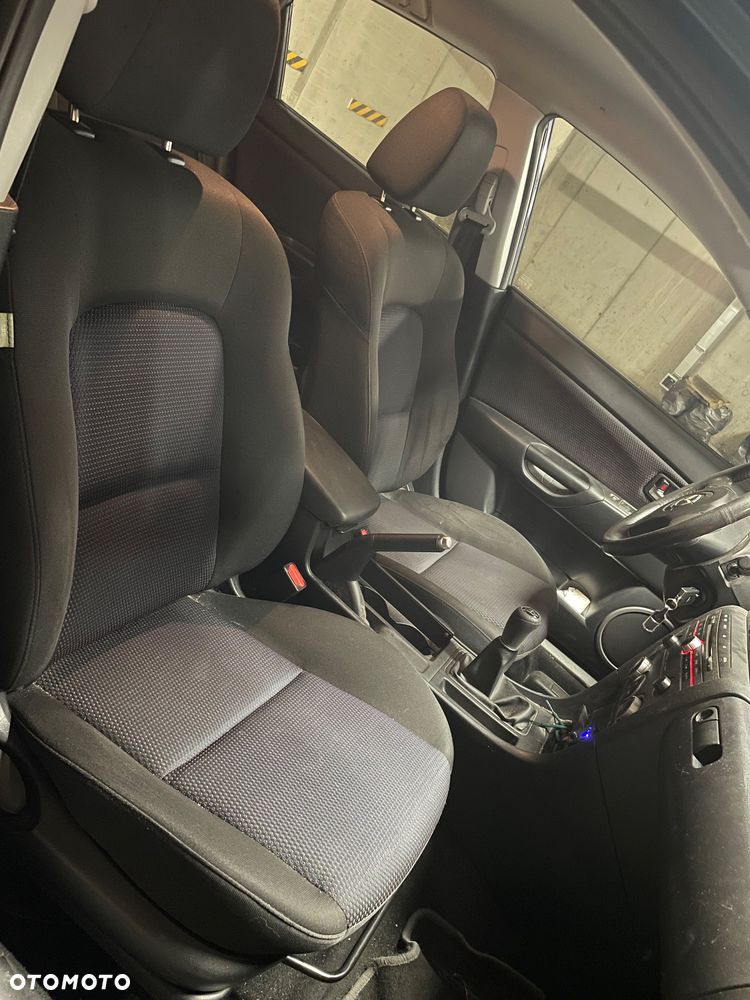 Mazda 3 1.6 Active + - 10