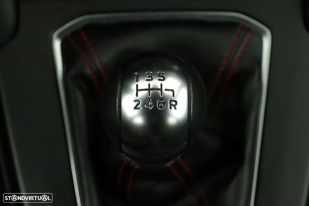 Ford Focus 1.0 EcoBoost MHEV ST-Line X - 14