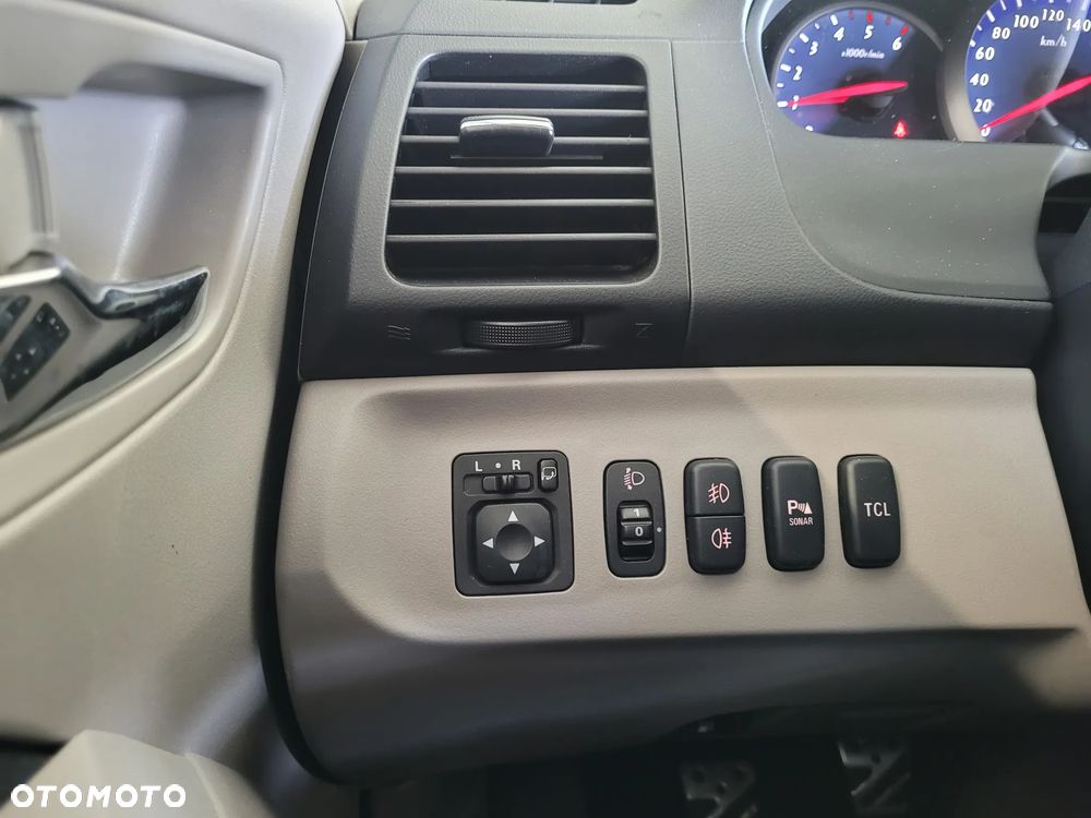 Mitsubishi Grandis 2.0 DI-D 7-Sitzer 30 Jahre - 19