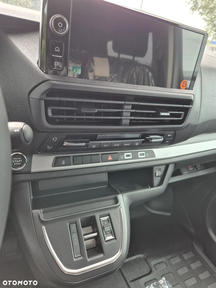 Opel Vivaro Brygadowy XL Long 6 miejsc 2.2 180KM Automat !! OD REKI !! - 12