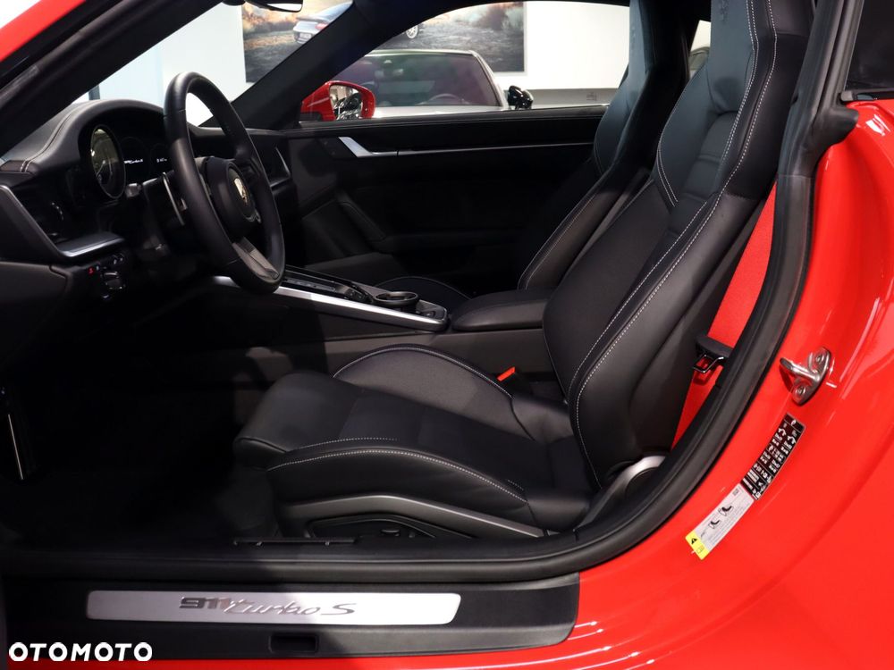 Porsche 911 Carrera Turbo S - 17