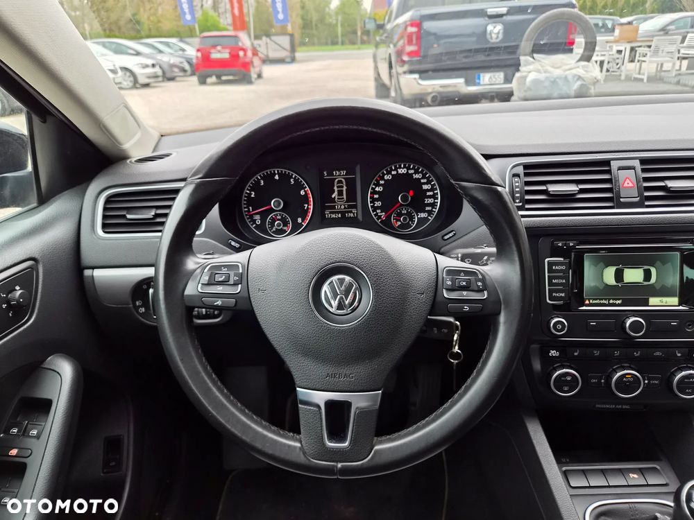 Volkswagen Jetta - 26