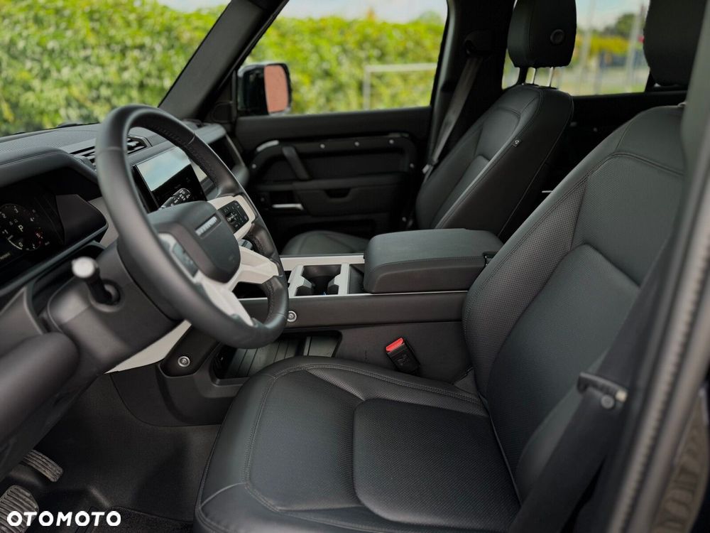 Land Rover Defender - 6