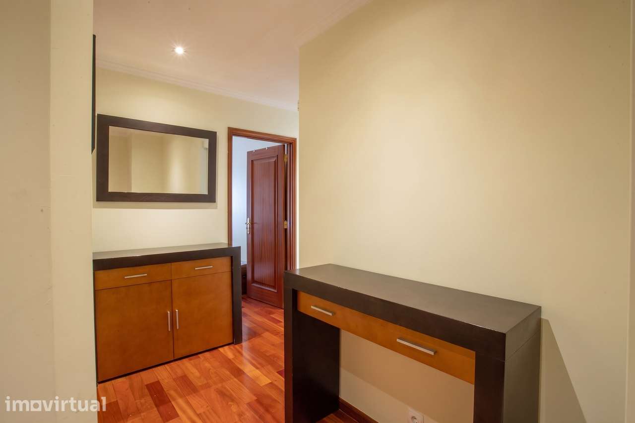 O Apartamento T1+1 Coimbrões, com garagem Box - Grande imagem: 3/29