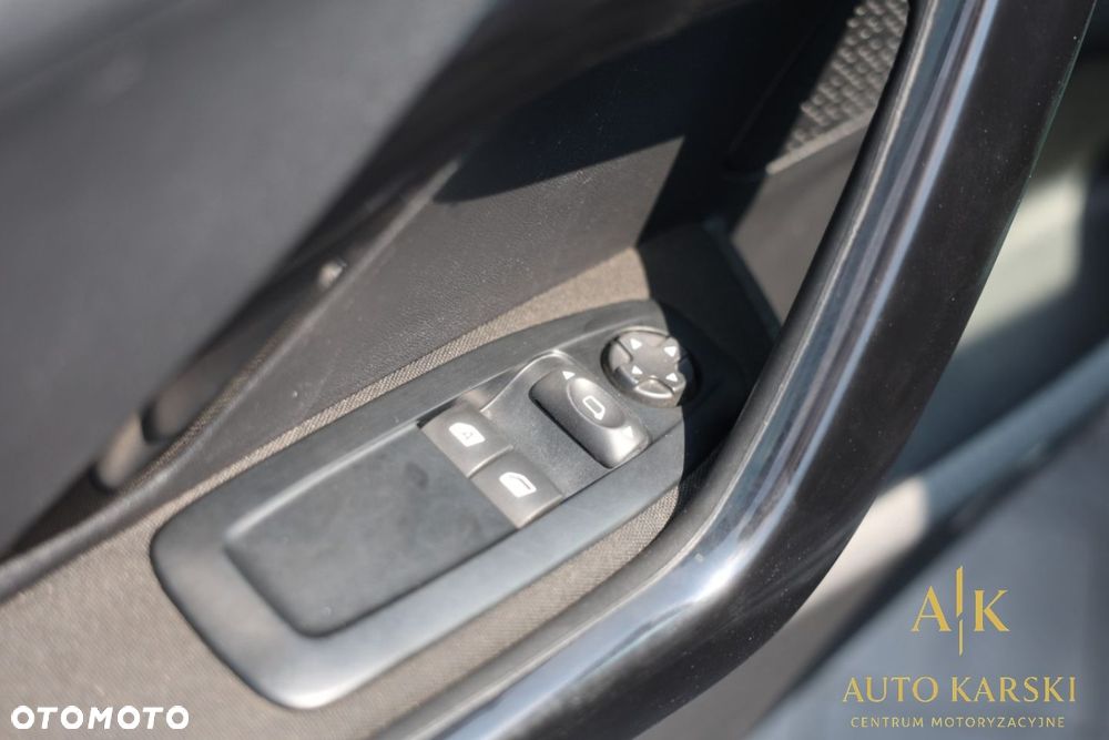 Peugeot 208 - 17
