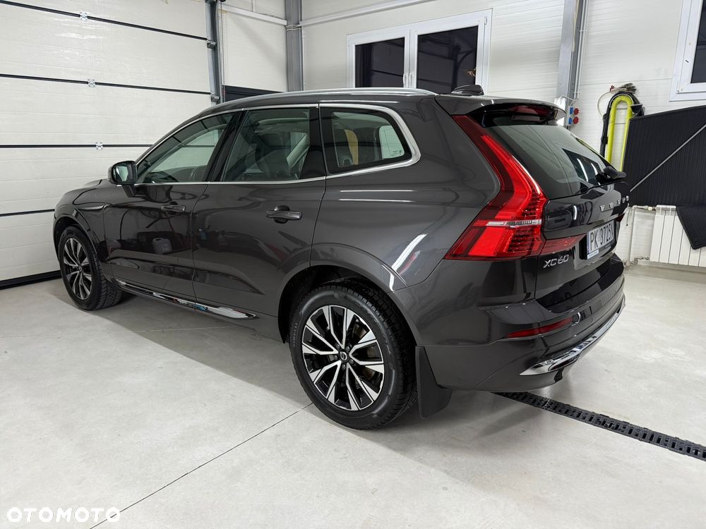 Volvo XC 60 B5 B AWD Plus Bright - 4