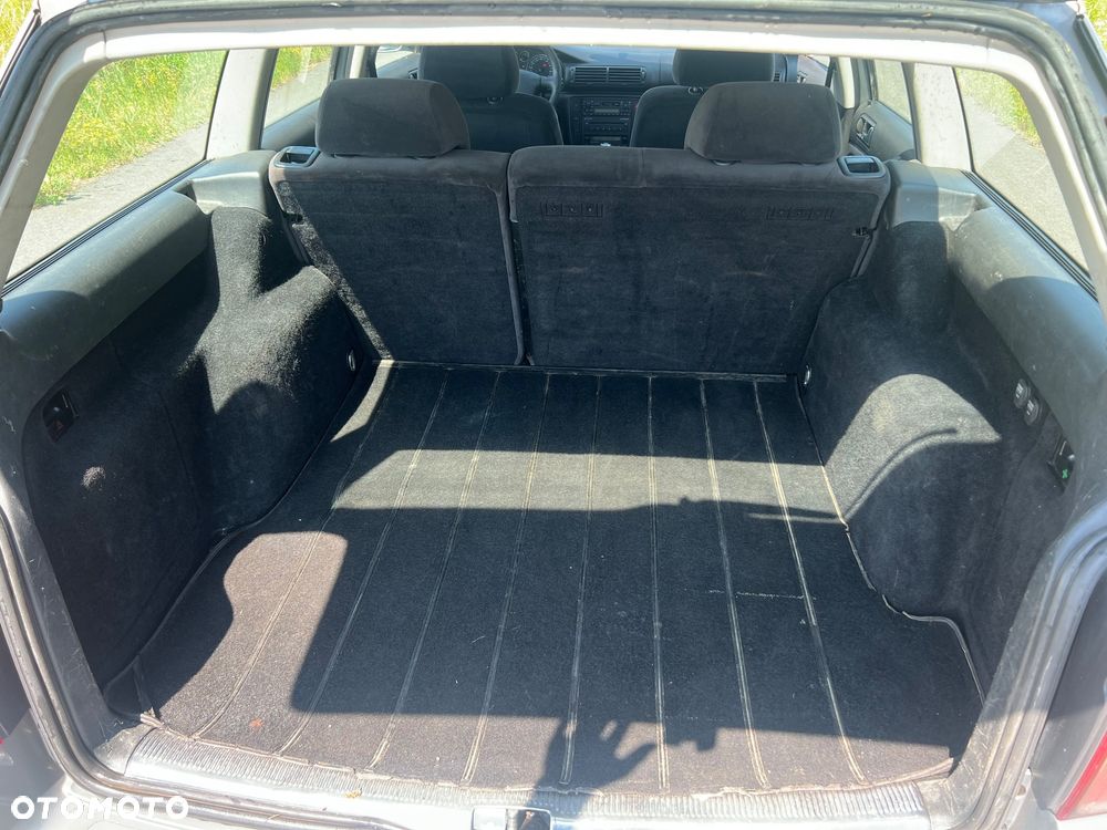 Volkswagen Passat 1.9 TDI Trendline - 6
