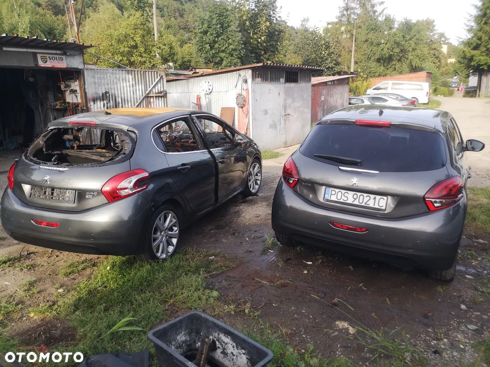 Peugeot 208 - 25