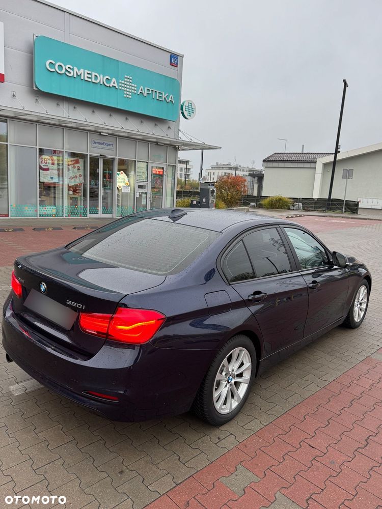 BMW Seria 3 320i xDrive - 9