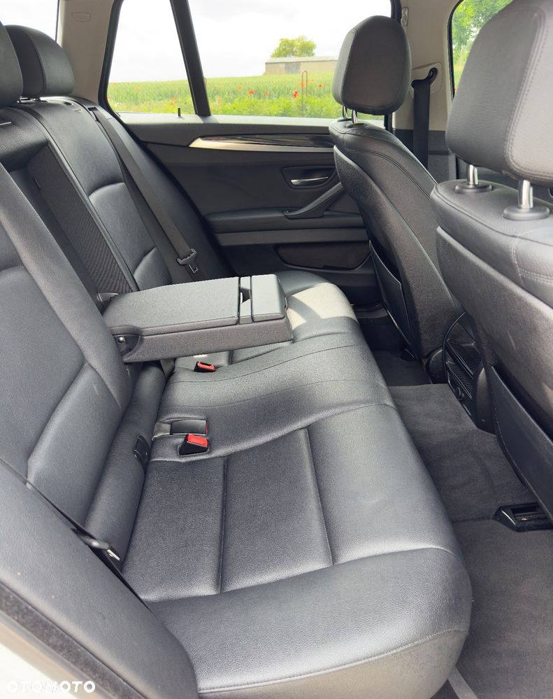 BMW Seria 5 520d Touring Luxury Line - 12