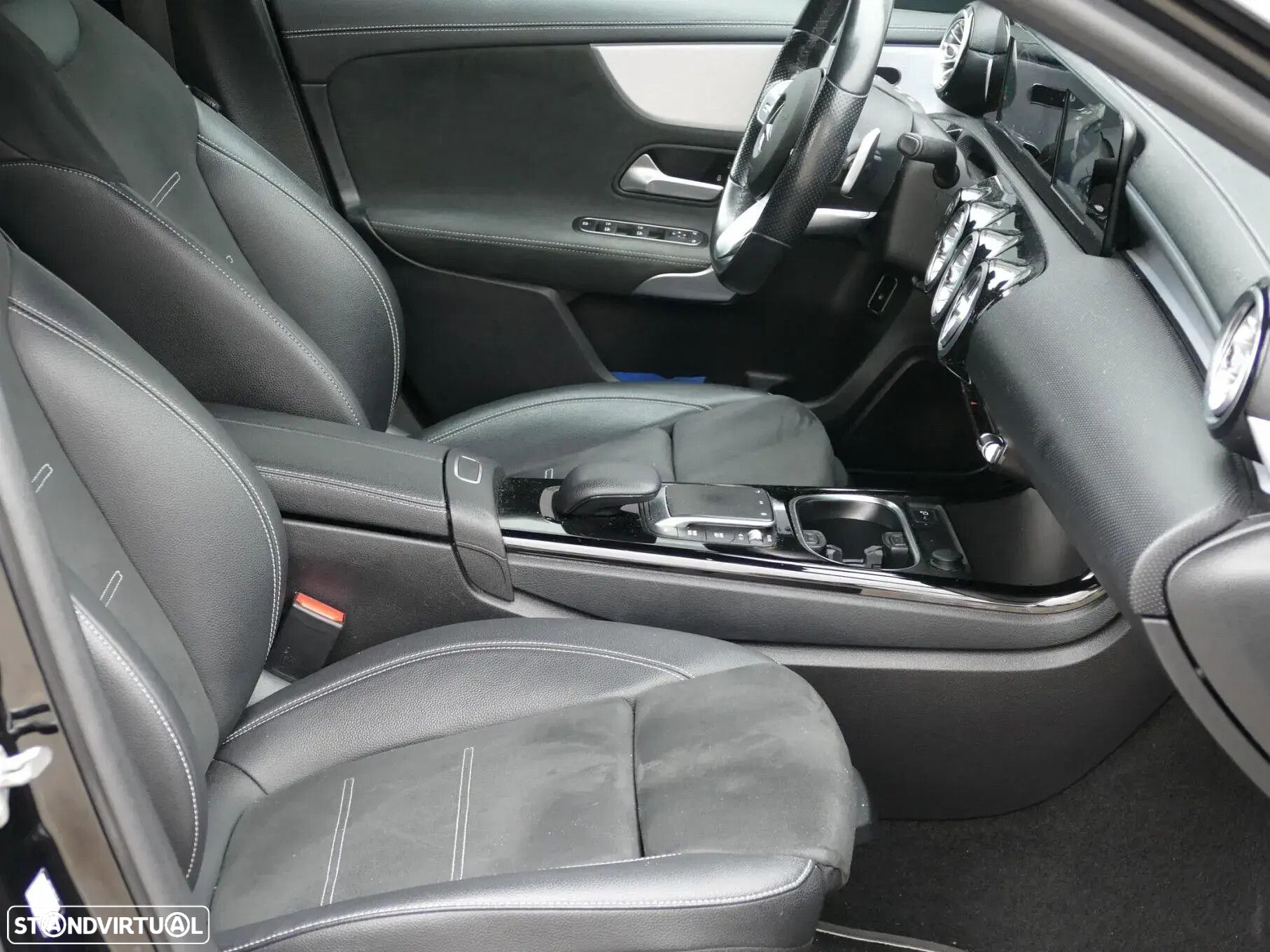Mercedes-Benz A 250 Limousine e AMG Line - 25