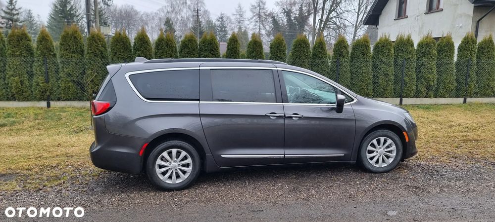 Chrysler Pacifica - 6