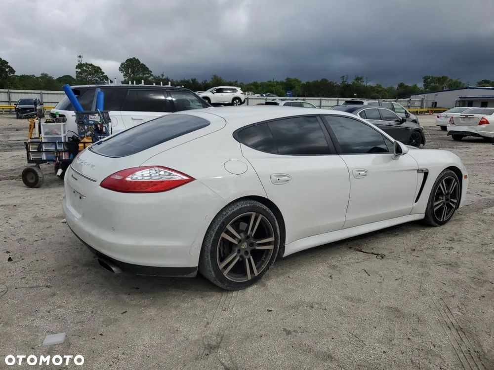 Porsche Panamera - 3