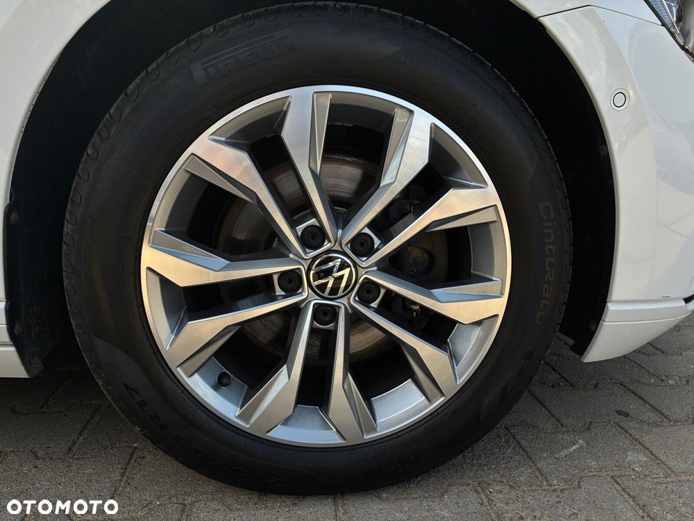Volkswagen Passat - 36