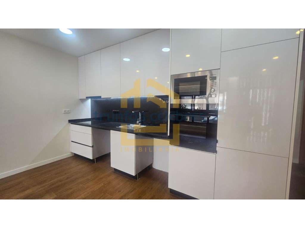 Apartamento T2 Rés do Chão Elevado totalmente renovado com terraço ... - Grande imagem: 3/23
